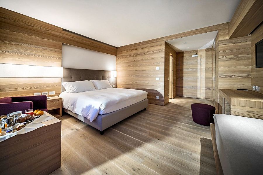Realizziamo arredamenti per camere di alberghi ed hotel su misura ed a progetto. Costruiamo artigianalmente e solo su misura, utilizziamo materiali di prima qualità con finiture e lavorazioni su misura ed a campione. Come impostiamo il lavoro? Il primo passo è l’analisi dell’ambiente e la definizione di un progetto che possa soddisfare il cliente. Definito questo si passa alla progettazione del layout in pianta, i render e bozze di disegni. Una volta che il progetto è stato approvato si procede con i disegni tecnici e particolareggiati definitivi. Richiedi un progetto preventivo, verifica i vantaggi di acquistare in falegnameria un prodotto realizzato solo per te, un nostro tecnico ti risponderà per aiutarti a trovare la soluzione migliore.