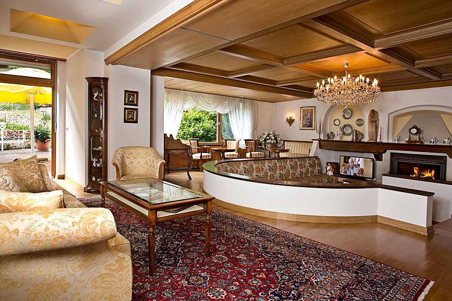 Produzione Banchi reception  Fabbrika Arredamenti Italia propone un servizio di progettazione per arredamenti di locali pubblici, alberghi e contract su misura e personalizzati a 360° per ambienti di design. Siamo in grado di seguirti in tutte le fasi di allestimento dei tuoi spazi, dalla produzione diretta degli arredi all’installazione finale, per giungere alla consegna del locale chiavi in mano. Il nostro obiettivo è proporti soluzioni di arredamento di design, in grado di trasmettere l’identità del tuo locale. Il giusto arredamento è la migliore soluzione per dare una gradevole percezione del locale ai tuoi clienti. Per questo, l’azienda, in fase di progettazione del ristorante, effettua sempre uno studio globale dell’ambiente, della sua identità e tradizione, per fornire la migliore soluzione d’arredo. 